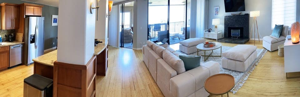 Open space between kitchen, dining and living room, opening on the balcony