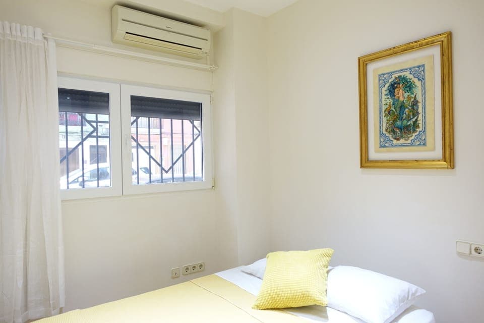 Bedroom with ac