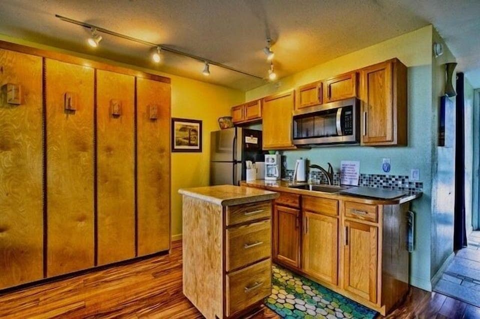 Room, Indoors, Furniture, Microwave, Oven