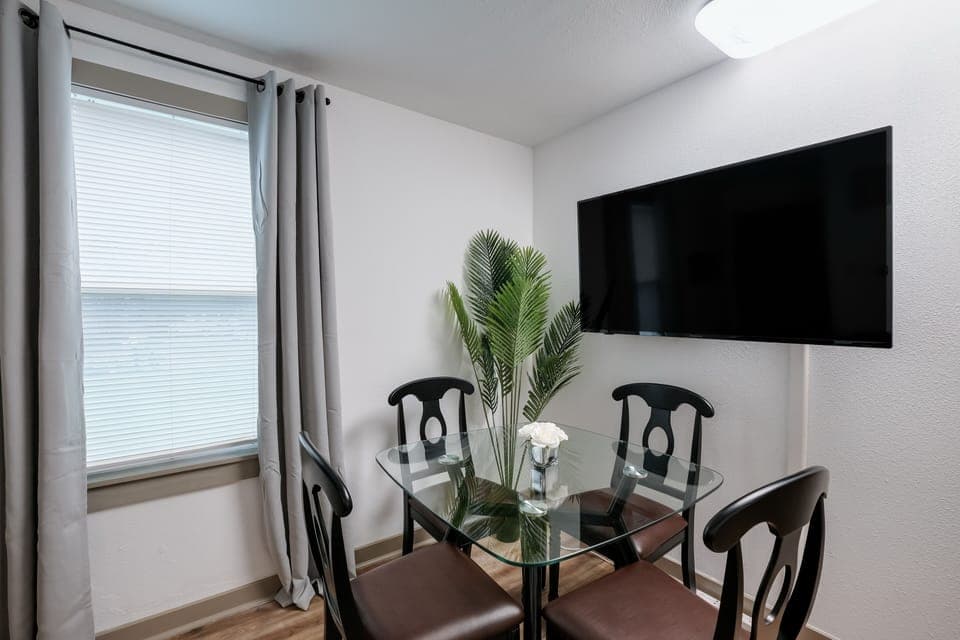 Sit, eat and talk with your family or loved ones in our dinning area. 