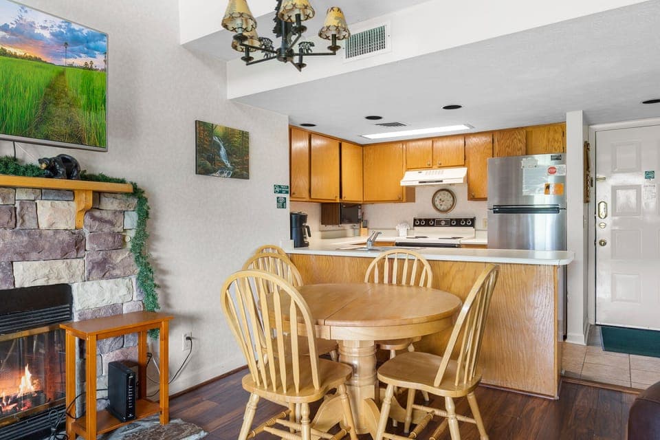 Enjoy hanging out with the group at the dining room table! - The kitchen is right next to the dining room for accessibility! Gather the gang around the table for meals, game time, or good old-fashioned conversation.