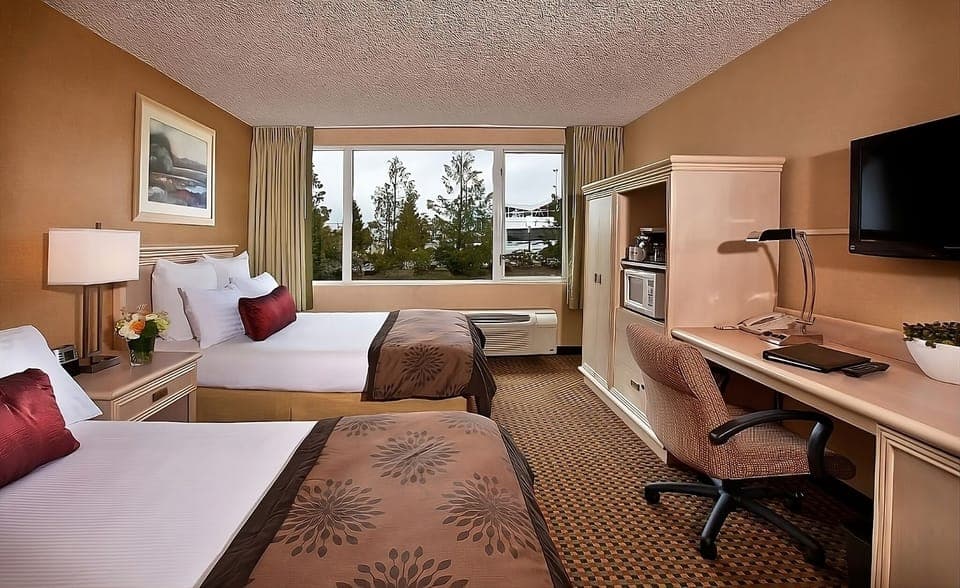 Comfortable unit w/ Two Double size beds. Exact unit will be assigned upon arrival. Views, colors and decor may vary.