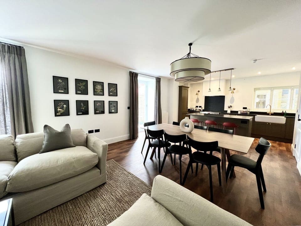 Open Plan Living and Kitchen Area with Smart TV (1)