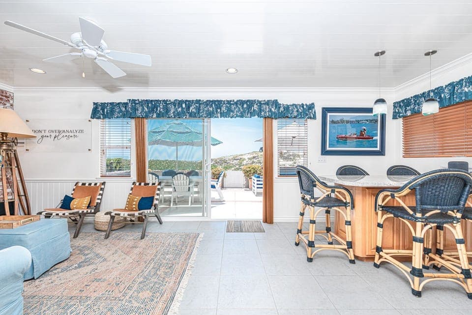 The dining area off of the living area includes seating for 5.
                