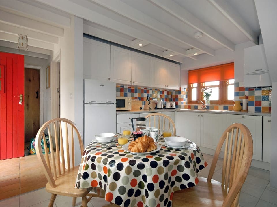 Kitchen area | Ria&rsquo;s Cottage, Landshipping