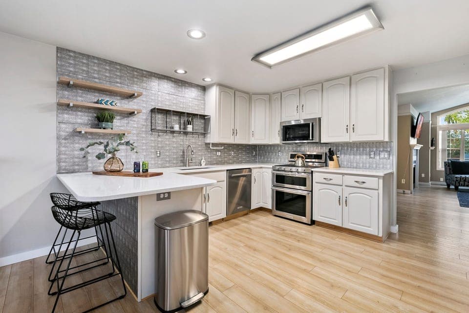 Chef's Kitchen with Breakfast Bar