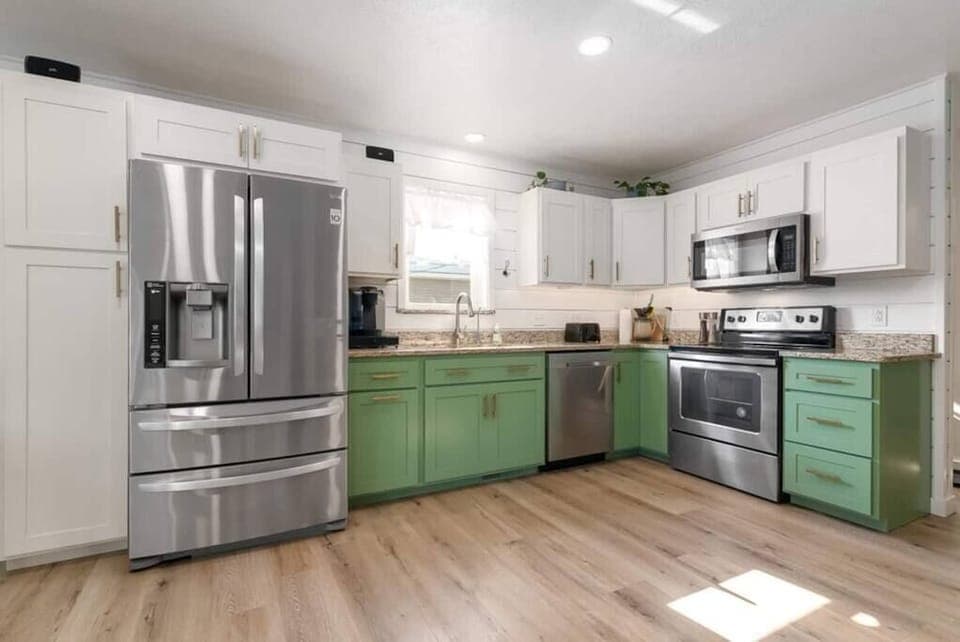 Kitchen - fully stocked (1)