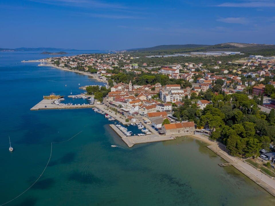 Water, Sky, Cloud, Water Resources, Azure, Tree, Natural Landscape, Beach, Coastal And Oceanic Landforms, Plant