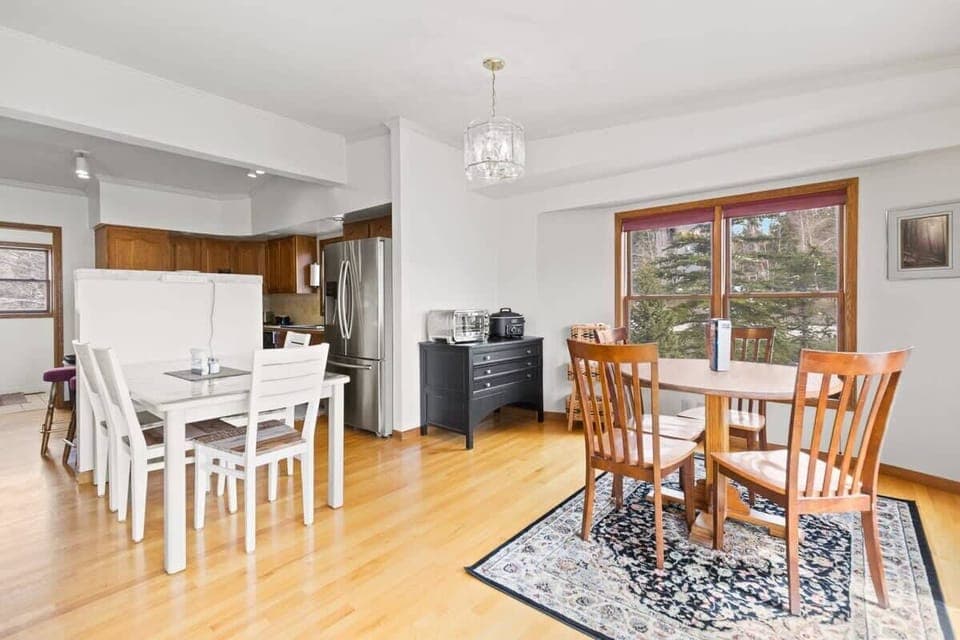 Gorgeous nature views surround the game table with seating for four while the nearby breakfast nook just off the kitchen seats four more and allows for easy serving, snacking and dining.