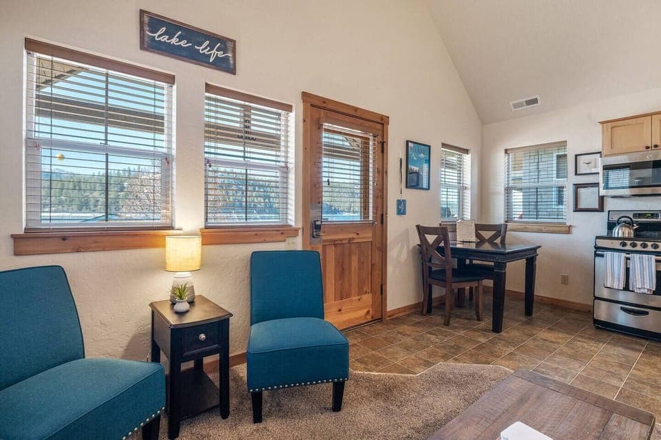 Several window to lookout towards the lake!