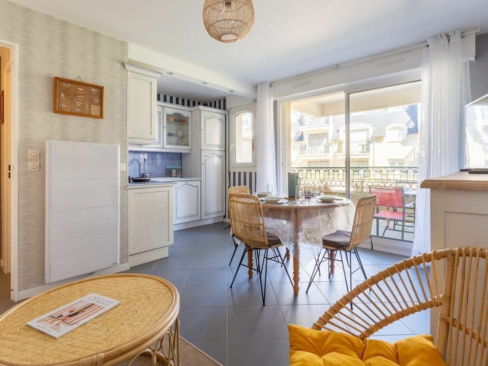 Sky, Plant, Building, Property, Window, Tree, Slope, Land Lot, House, Urban Design