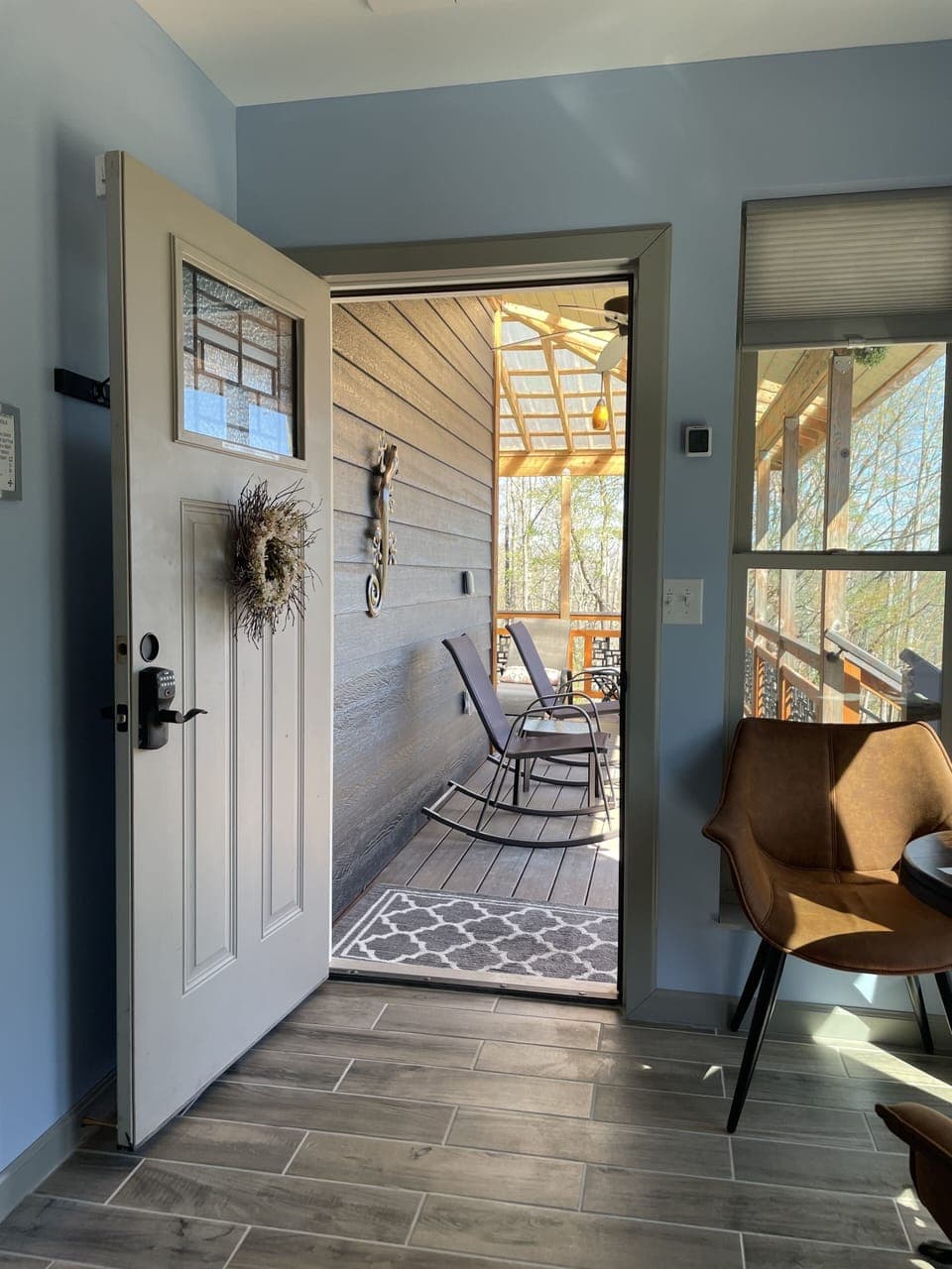 Spacious foyer with coat hook, rockers provide views sunrise & sunset. 