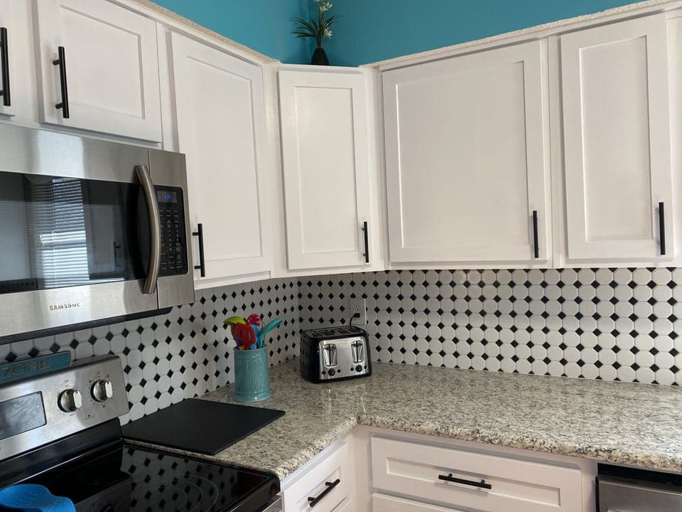 Kitchen Area
Toaster and other kitchen items provided