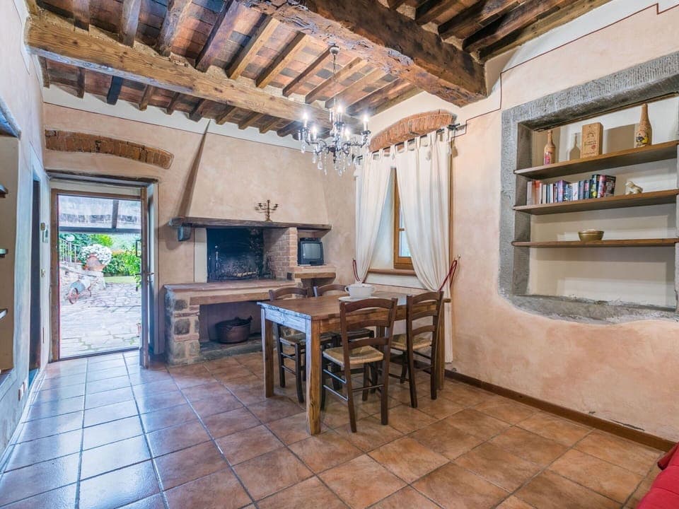 Table, Picture Frame, Wood, Interior Design, Living Room, Flooring, Floor, Beam, Hardwood, Real Estate