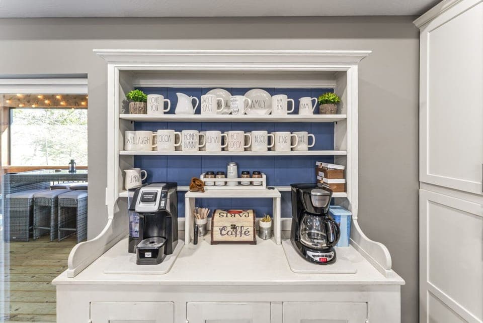 Awesome Coffee & Tea Station! Single Brew or Lg. Pot. Spices, Teas and fun Mugs 