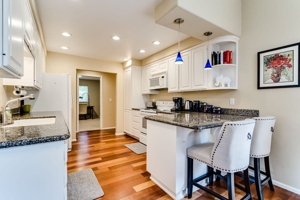 Fully equipped kitchen w/ ice maker, filtered water on exterior freezer door. 
