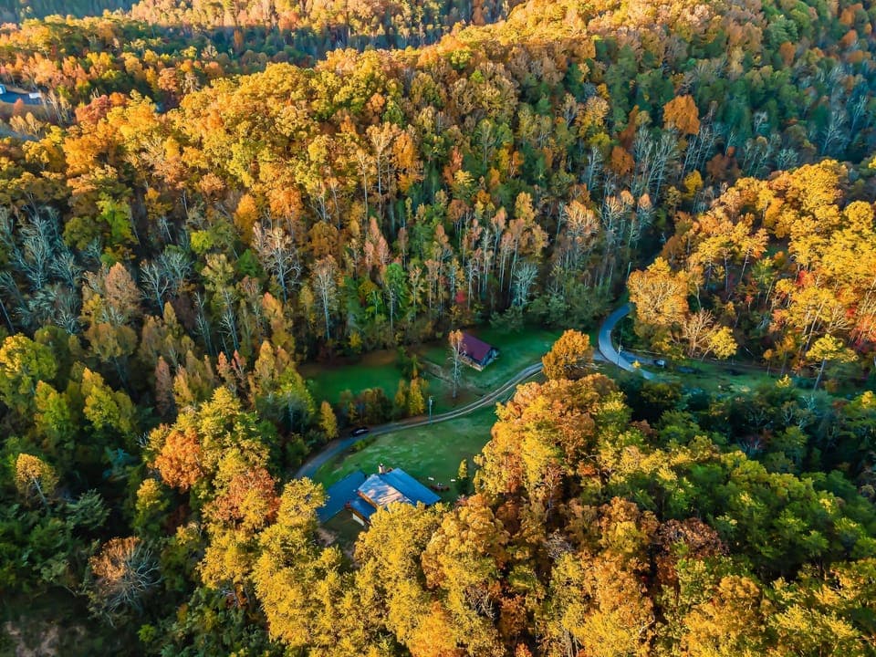 6 private acres, 5 miles from Pigeon Forge!