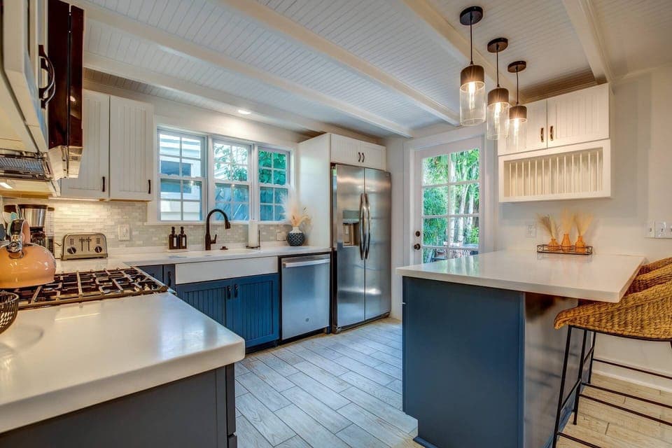 Discover a beautiful kitchen, perfect for preparing your favorite meals with style.