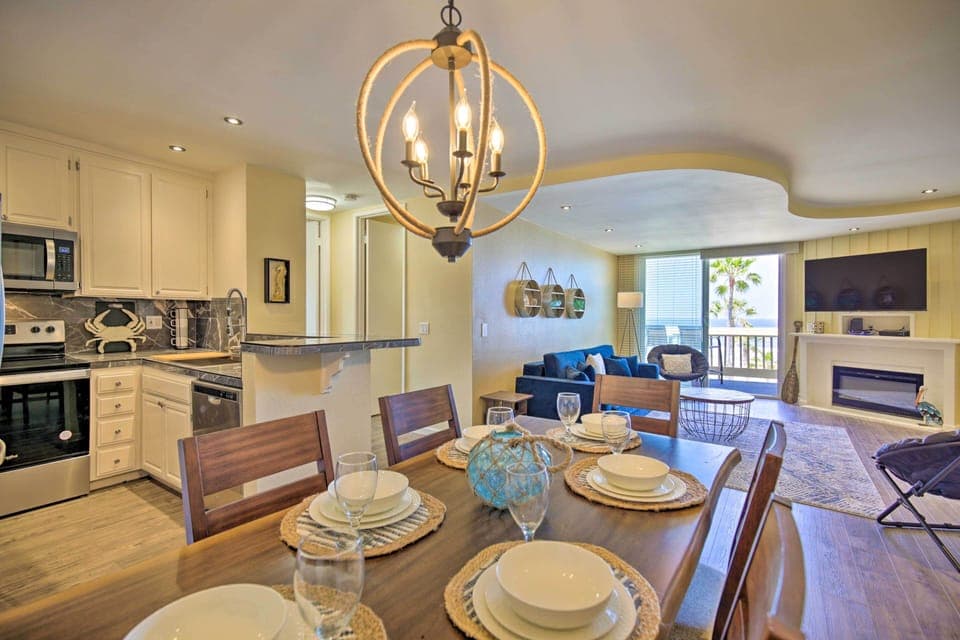 Dining Area | Free WiFi | 1,040 Sq Ft