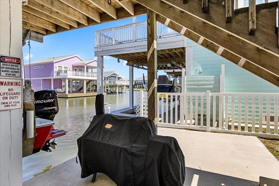 Sizzle up unforgettable BBQs while enjoying waterfront views!