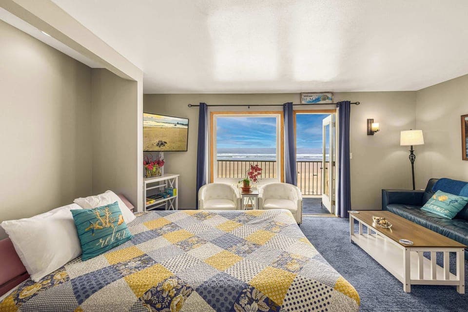 Welcome to Unit 204, Thunder the Cove