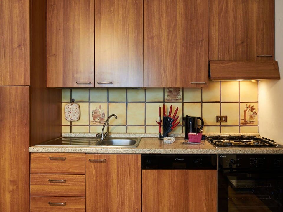 Cabinetry, Countertop, Kitchen Sink, Sink, Property, Furniture, Tap, Building, Kitchen, Interior Design