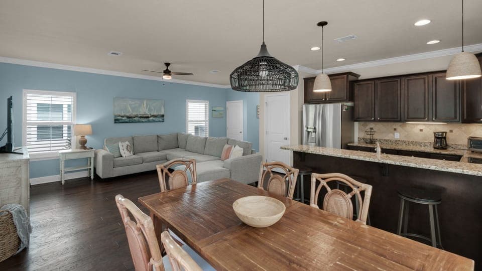 Blue Mar Dining Area