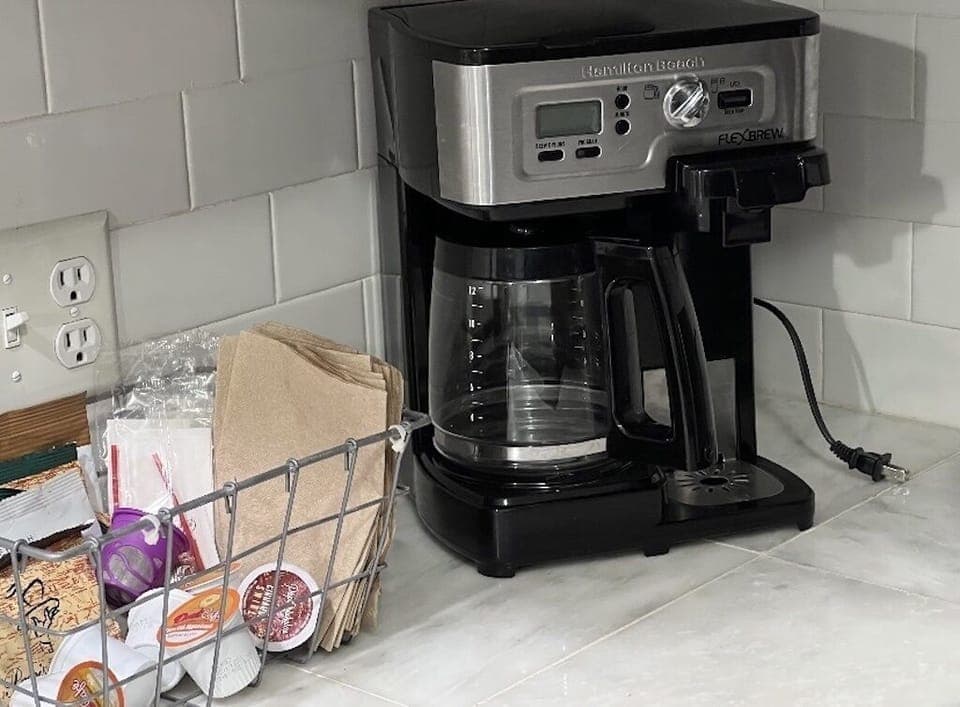 Combo drip/kerug coffee maker