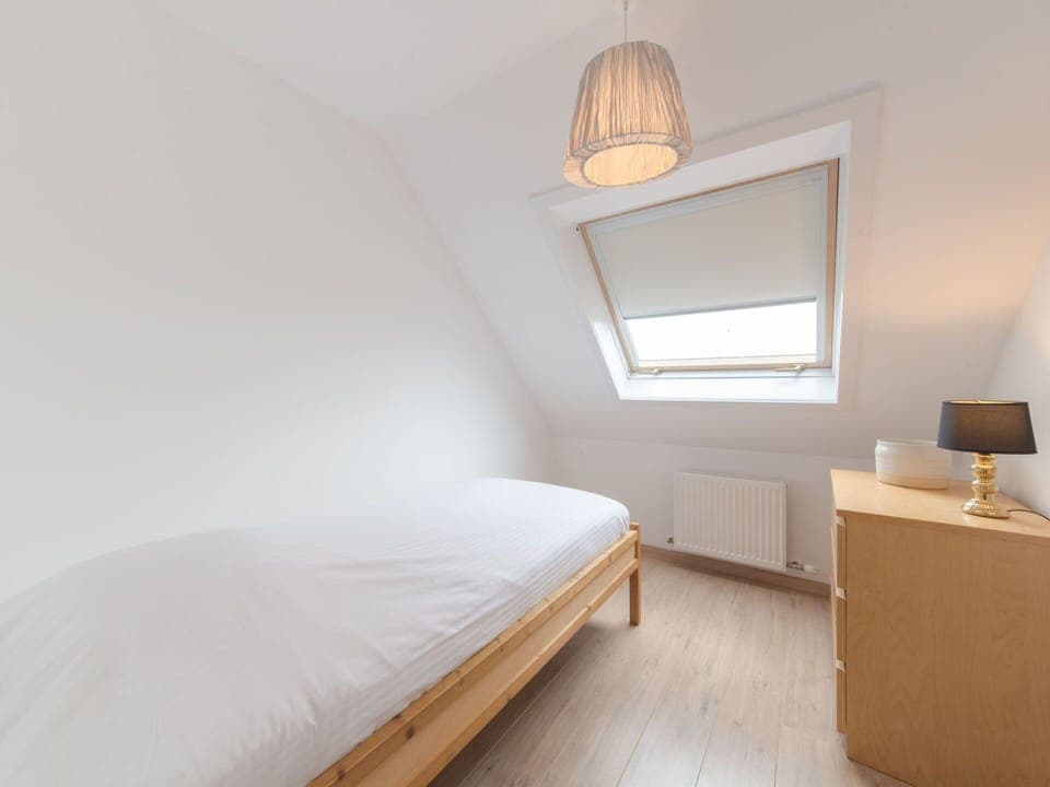 Property, Furniture, White, Comfort, Wood, Lamp, Building, Bed Frame, Interior Design, Floor