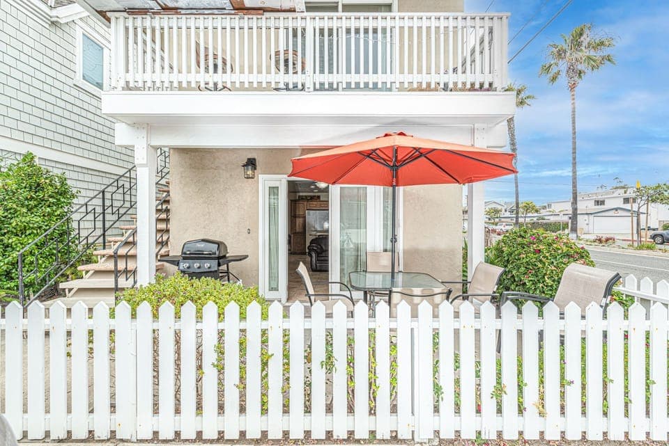 Our brand new listing is located just 10 homes from the sand and boardwalk, the perfect option for a small family/group to enjoy everything Newport Beach has to offer at an affordable price!
                