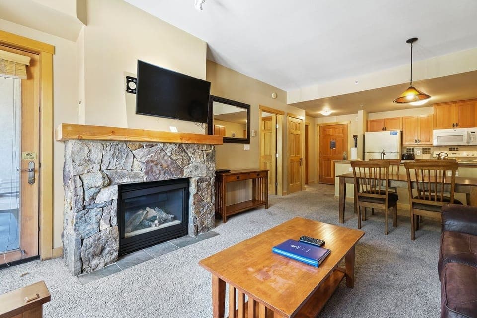 Flooring, Furniture, Living Room, Indoors, Room