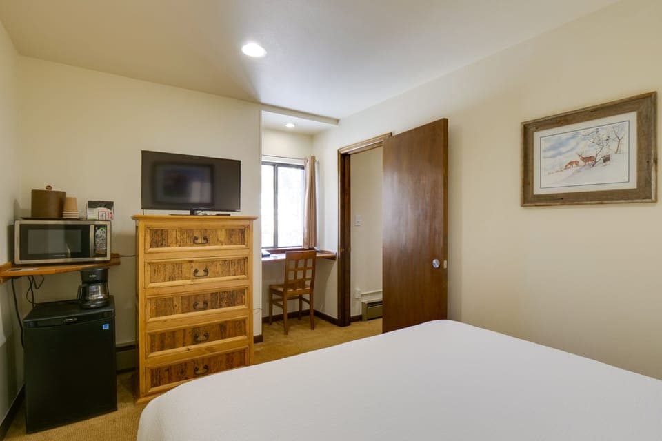 Indoors, Screen, Entertainment Center, Microwave, Oven