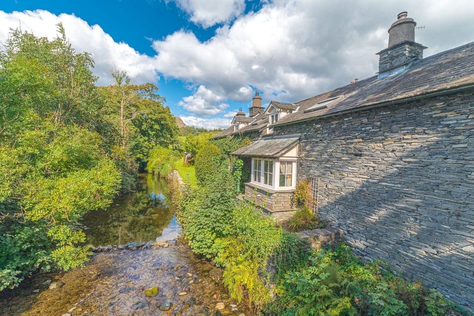 Smithy Cottage in Coniston in the Lake District with river alongside