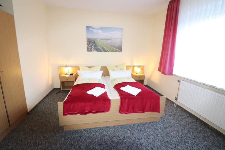 Bedroom with double bed