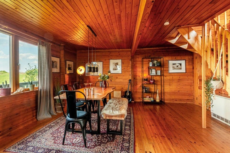 Rustikal und charmant. In unserem Eifel-Blockhaus lässt es sich herrlich runterkommen vom stressigen Alltag.