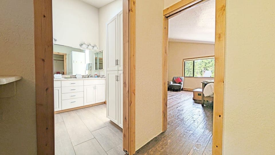 Walk-in Closet and En Suite