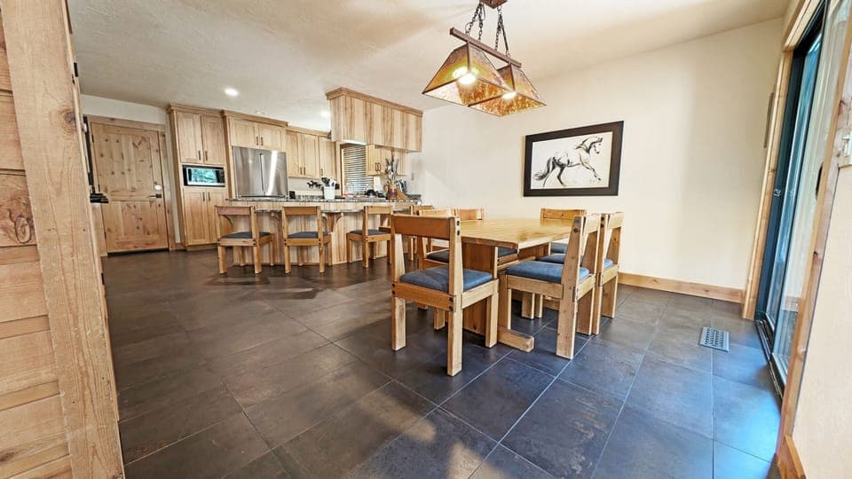 East Butte 14 Dining and Kitchen