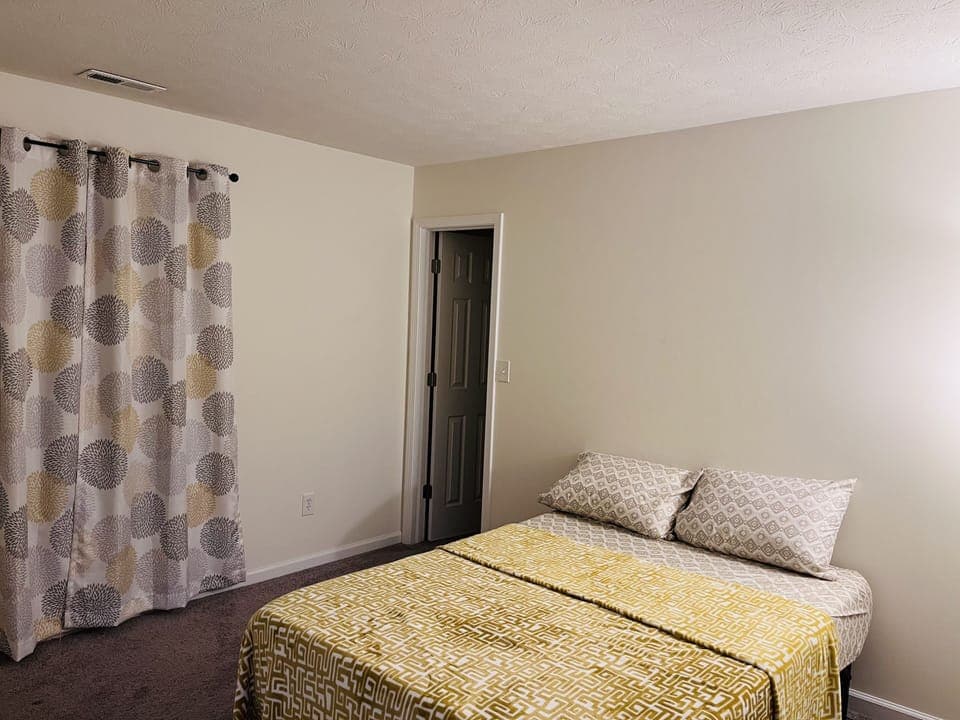 Bedroom 4- Full bed 