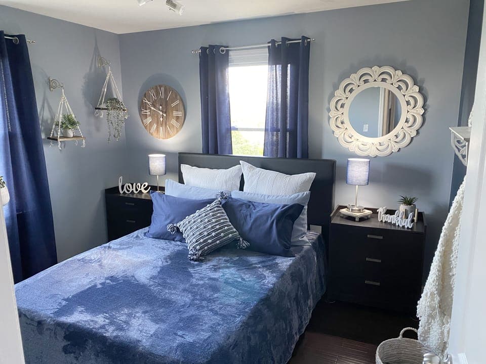 2nd Bedroom with Queen Bed. 32 inch TV, small desk, nice closet