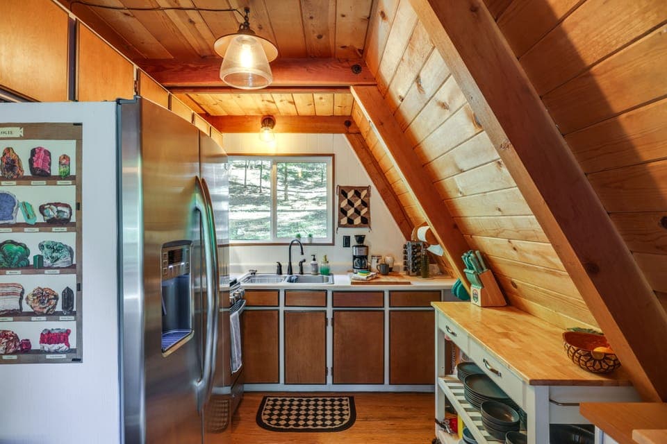 Kitchen | Main Level | Coffee Maker | Toaster | Crockpot