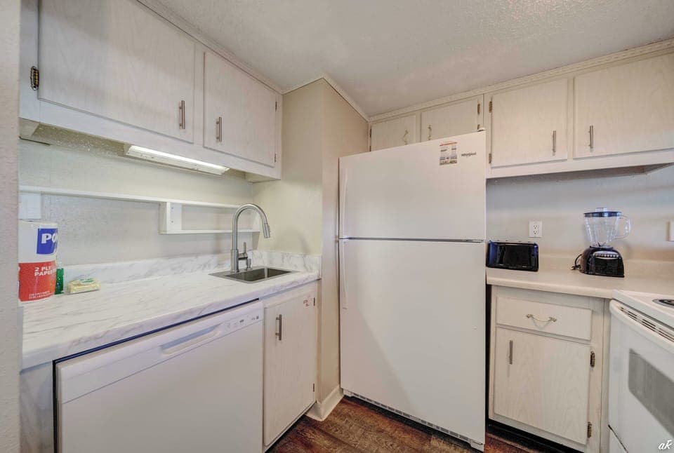 Crisp & clean all white kitchen appliances.