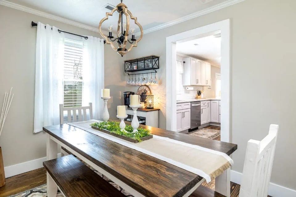 Separate dinning area for six