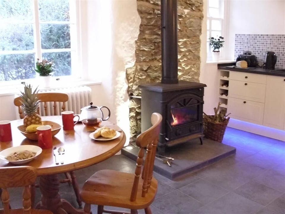 Spacious kitchen/breakfast room