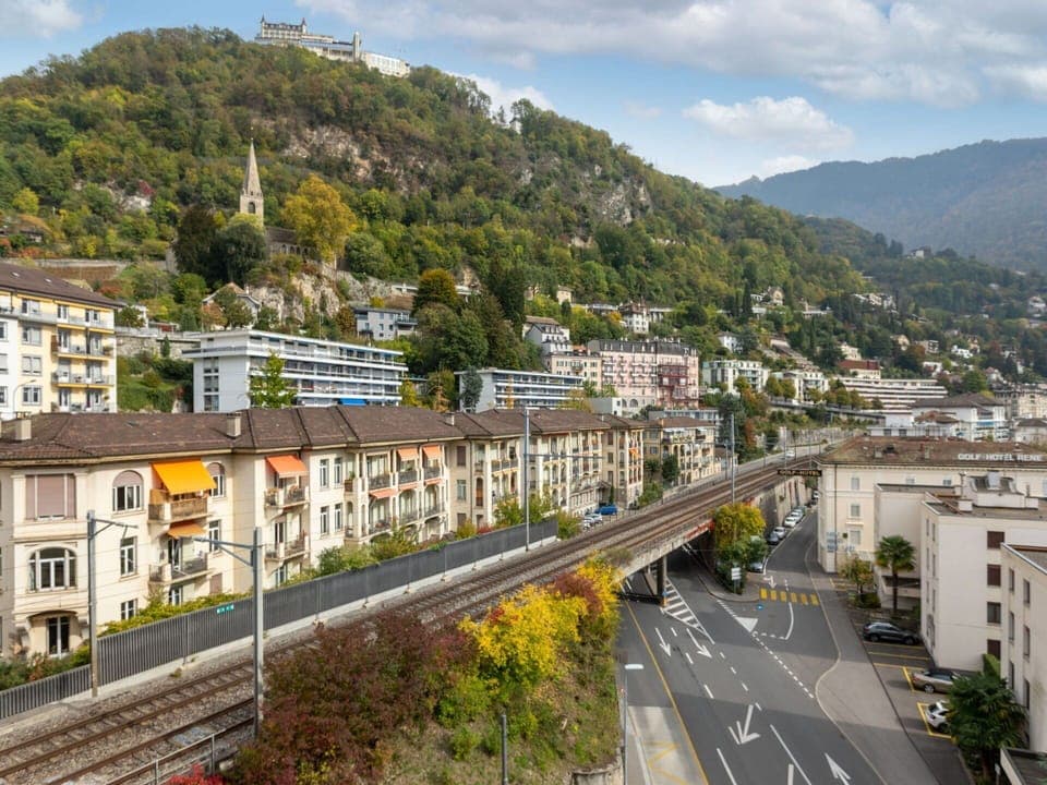 Plant, Cloud, Sky, Mountain, Building, Window, Infrastructure, Tree, Road Surface, Thoroughfare