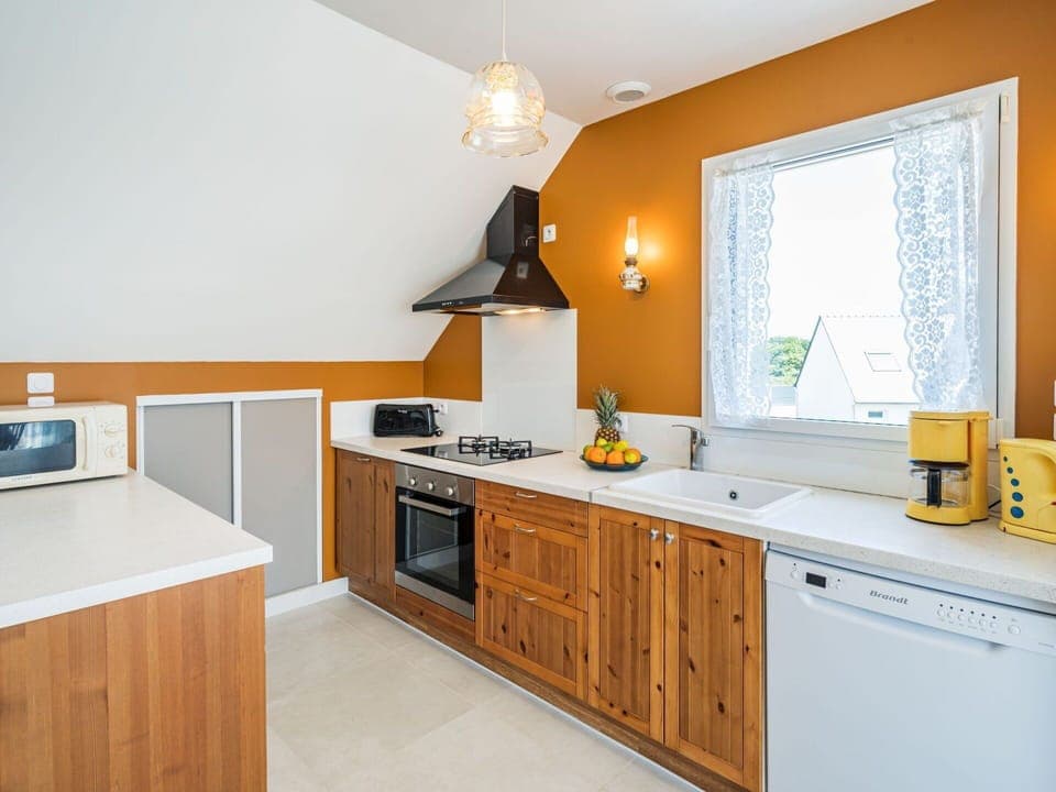 Water, Sky, Property, Plant, Building, Cloud, Swimming Pool, Tree, Residential Area, Grass