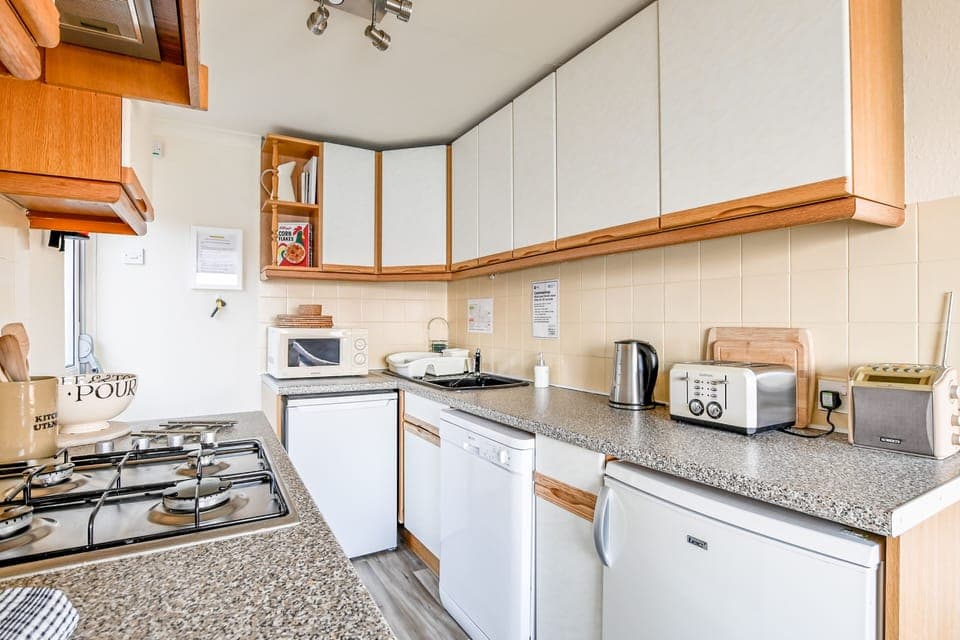 Fully fitted kitchen 