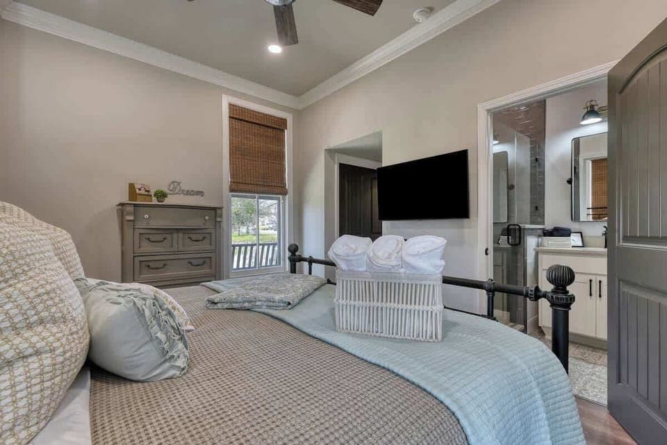 Bedroom 1 Downstairs with 4K UHD Smart TV and Ensuite Bath 1