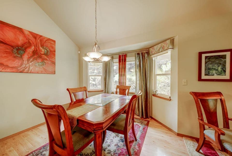 Dining area with chairs for 6, and additional chairs at the counter.