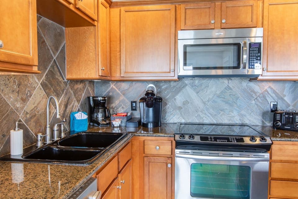 Coffee bar-Keurig coffee machine/ filter coffee