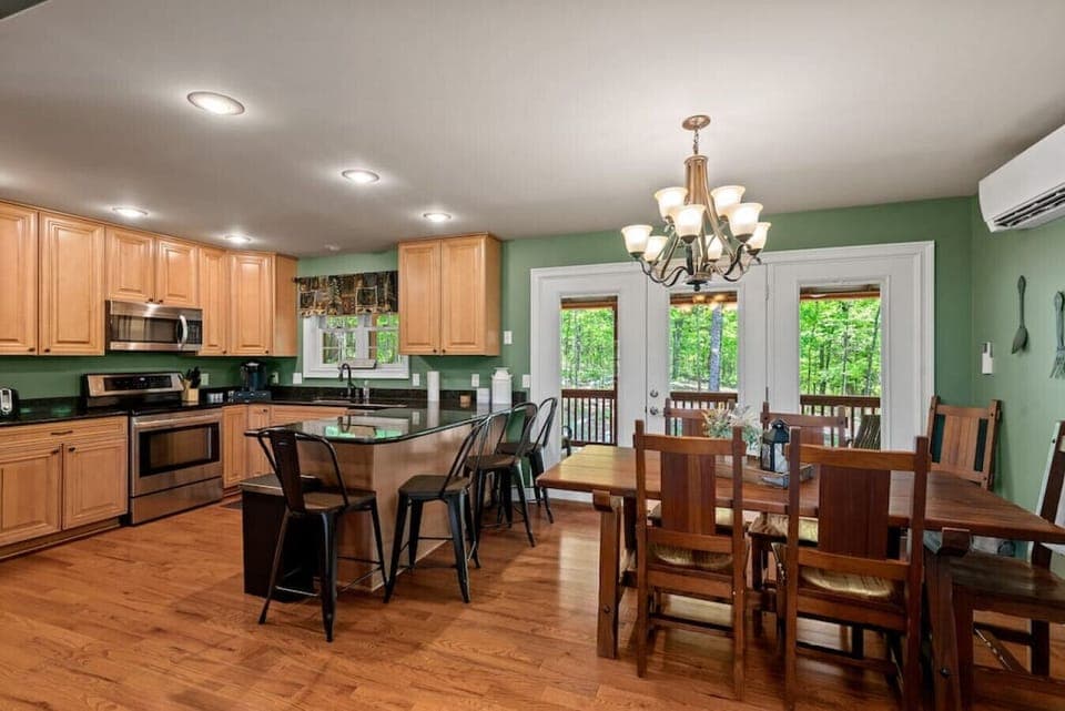 Kitchen/Dining Room with seating for 10, right next tot he living room with additional seating. Great place to gather and eat.